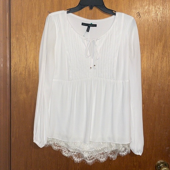 •WHITE HOUSE BLACK MARKET•NWOT WHITE CHIFFON KEYHOLE FLOWY LACE BLOUSE SIZE 2 - Picture 3 of 10